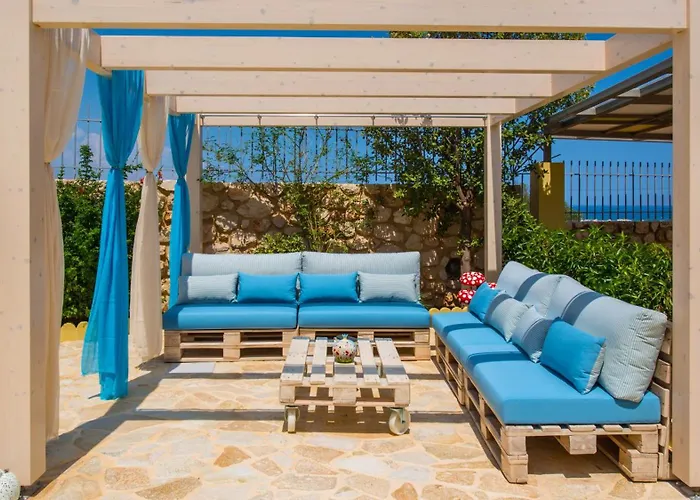 Azzuro Villa with private pool