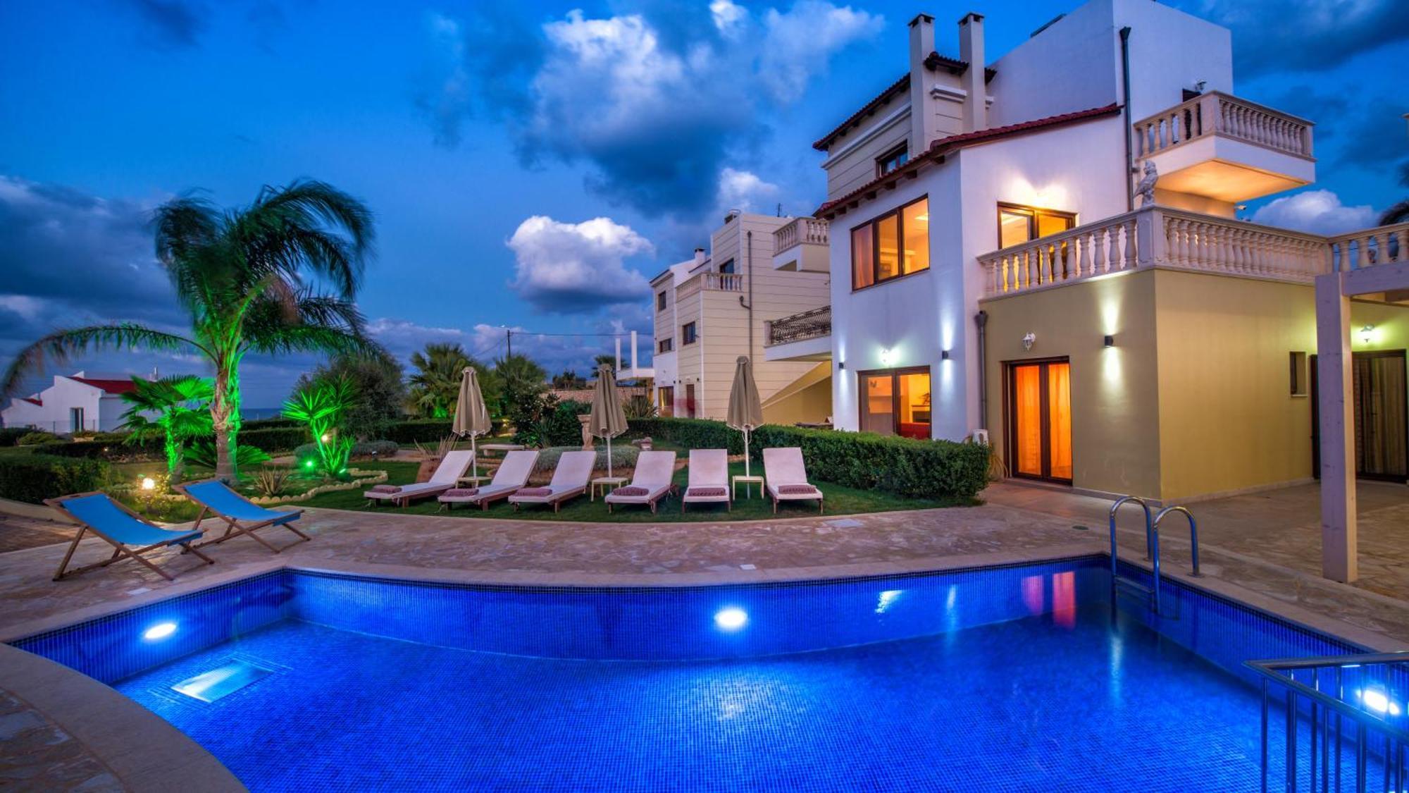 Azzuro With Private Pool *
