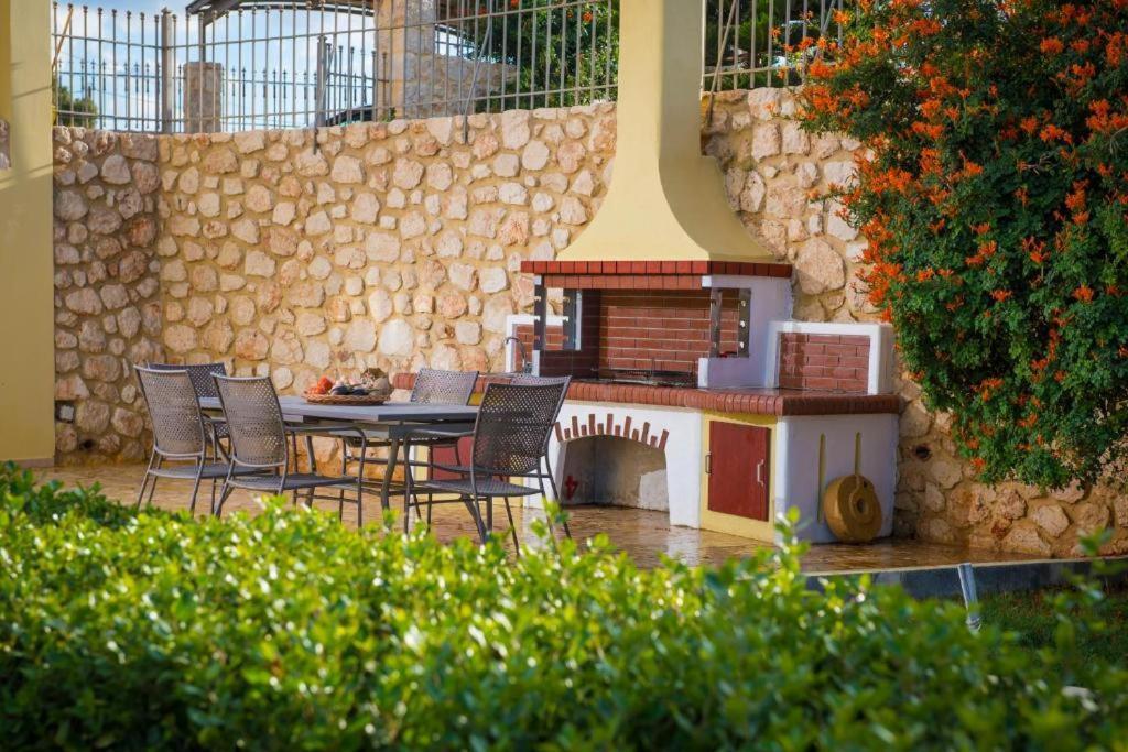 Azzuro With Private Pool *