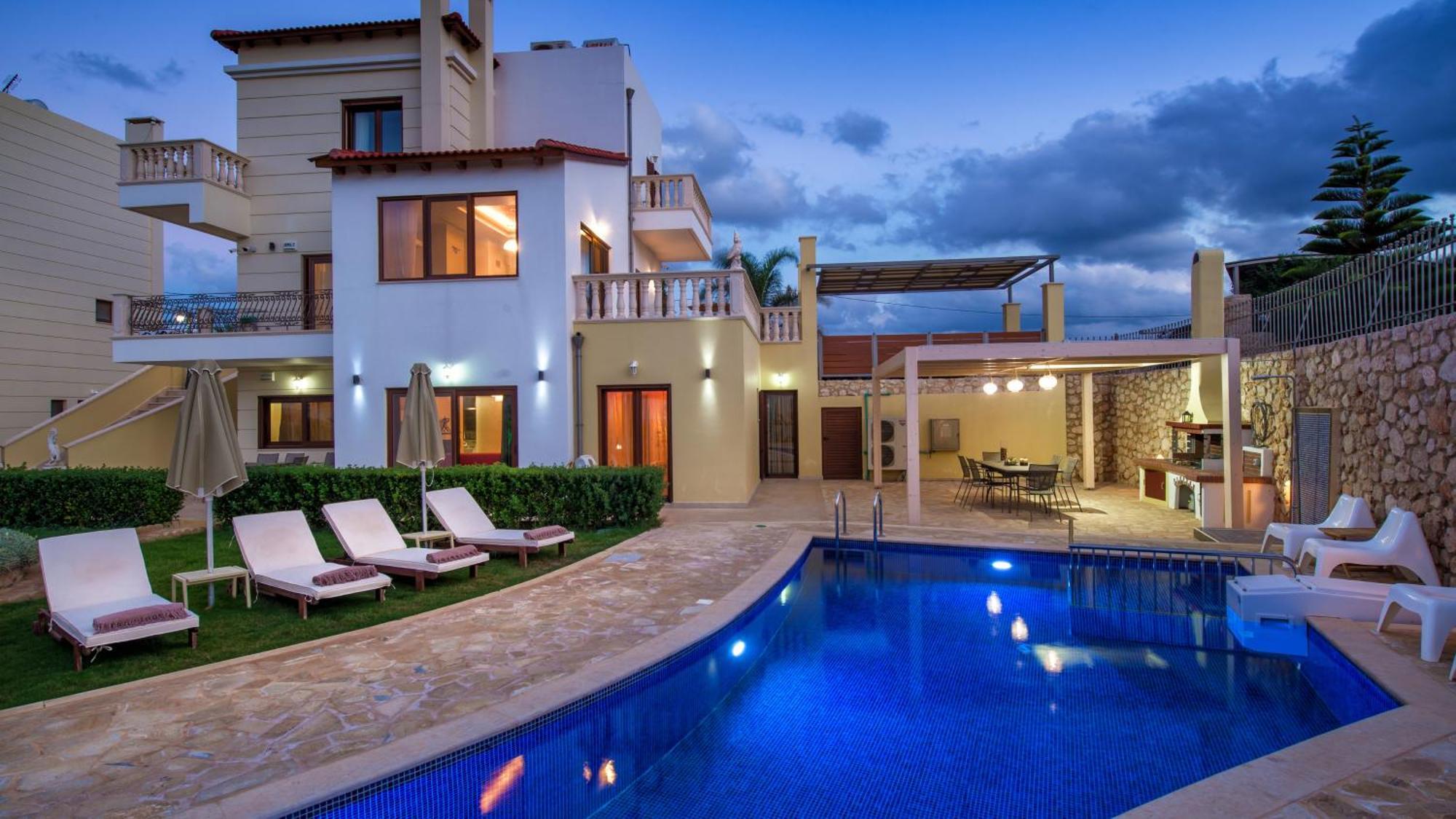Azzuro With Private Pool