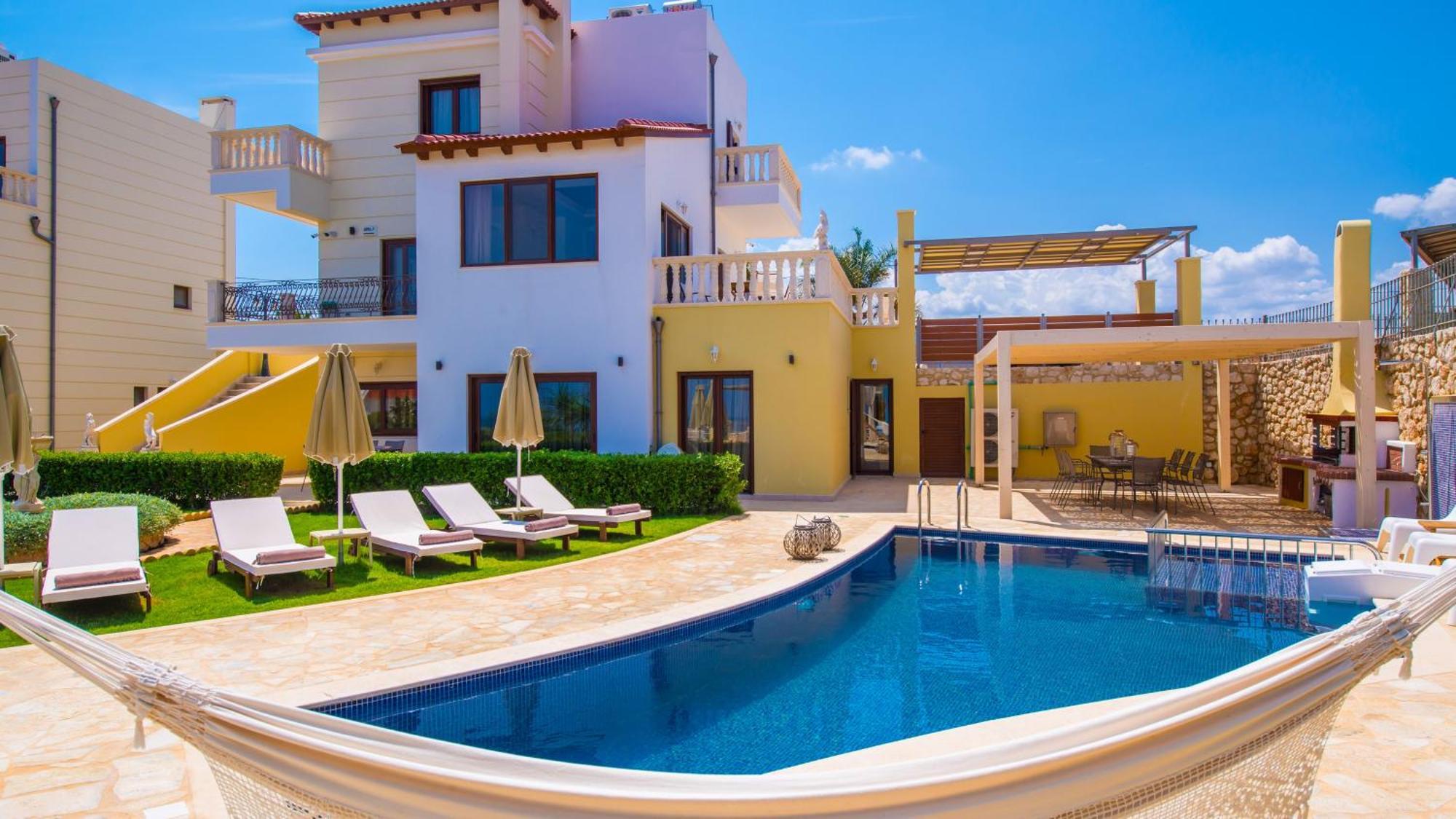 Azzuro With Private Pool Villa *