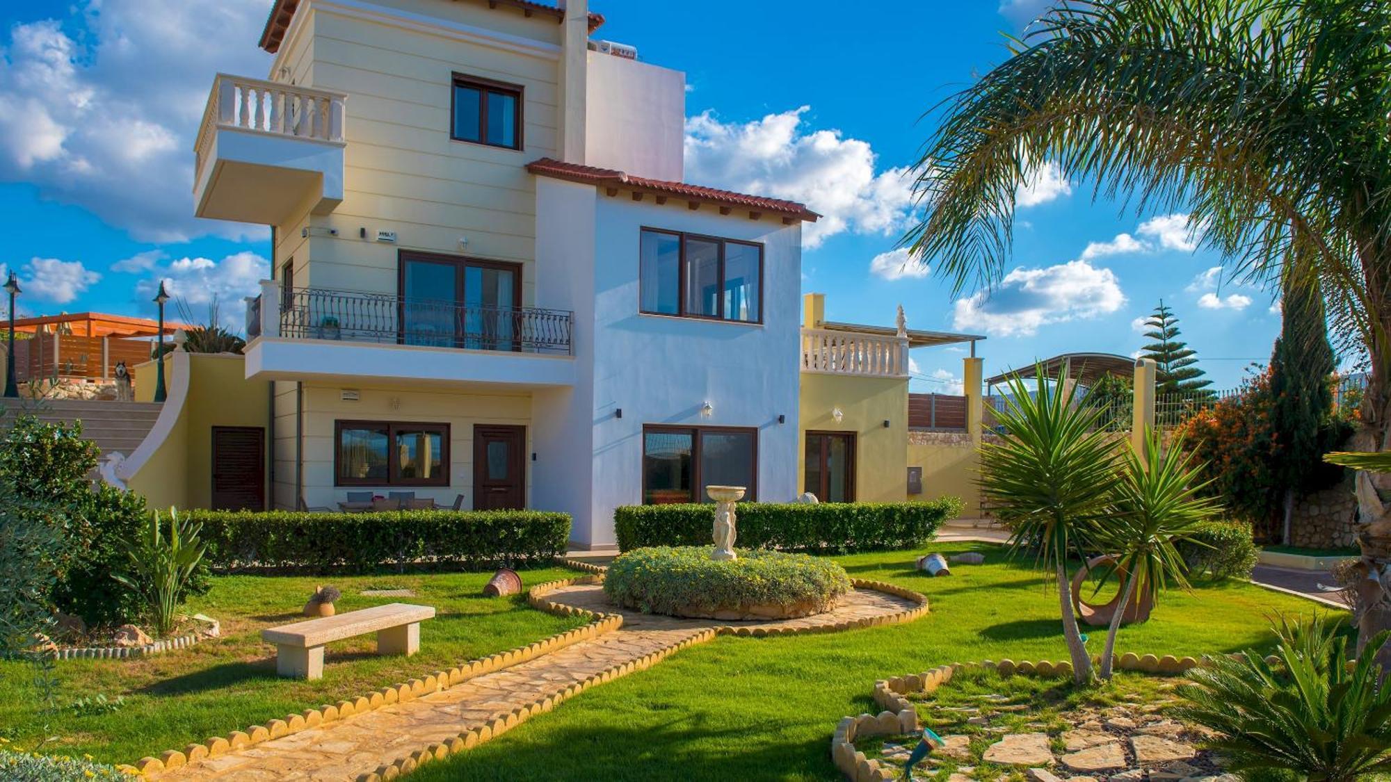 Azzuro With Private Pool *